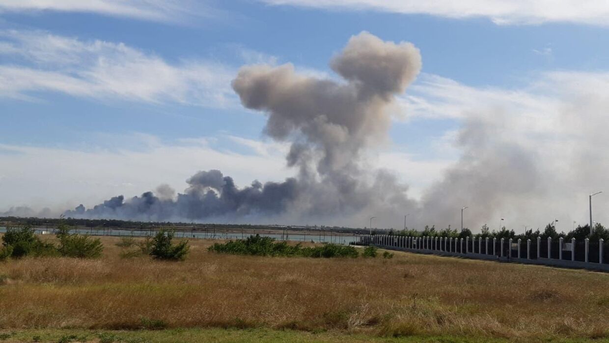 En enorm røgsøjle fra en russisk base på Krim-halvøen tidligere på måneden.