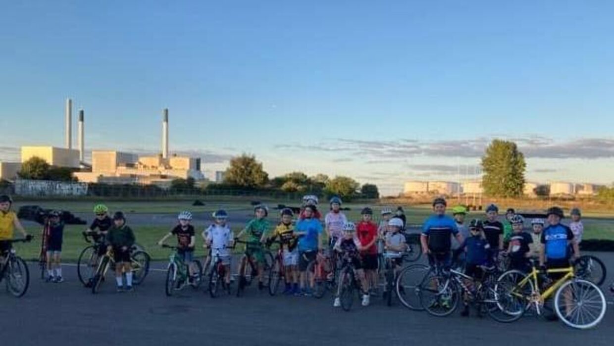 Mere end 30 unge er mødt op til Amager Cykle Rings nystartede begynderhold – og billedet er det samme landet over.