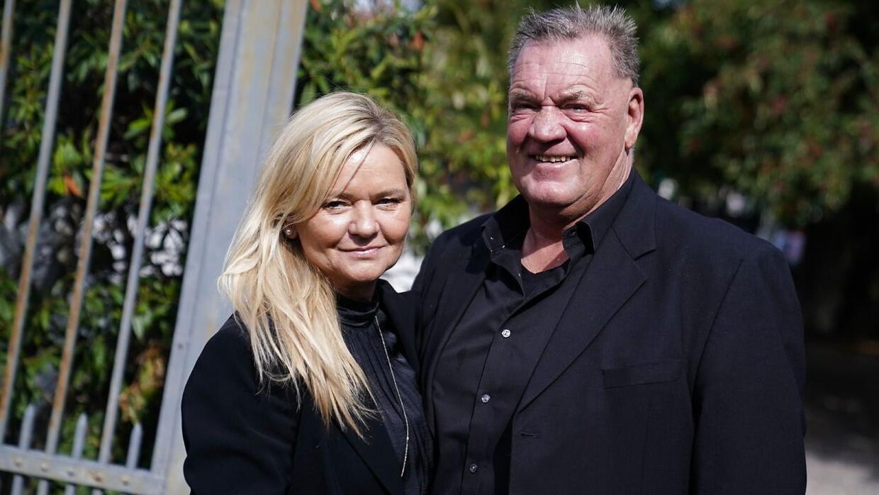 Boksepromotor Mogens Palle bisættes fra Frederiksberg Kirke onsdag 7. september 2022. Her Brian Nielsen med sin kone.