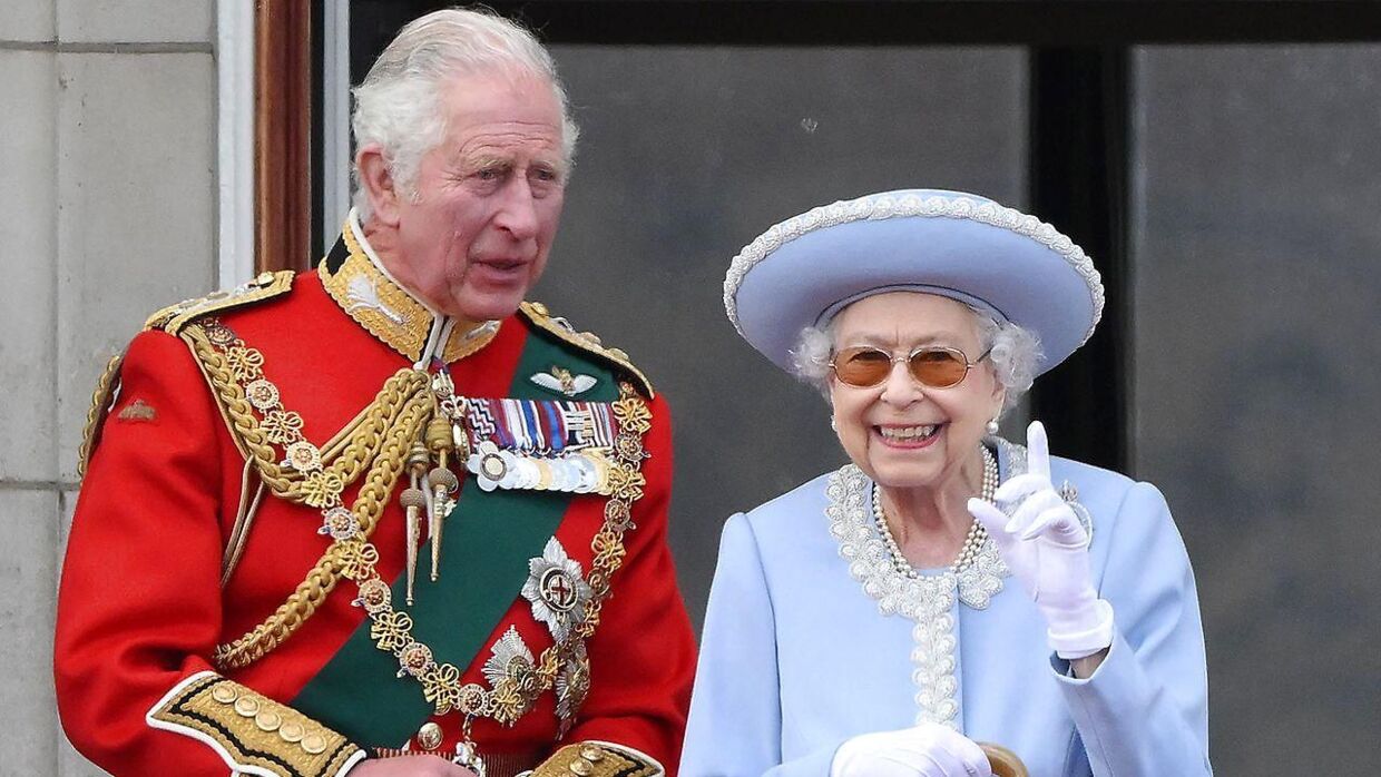 Nu skal prins Charles overtage for sin mor. 