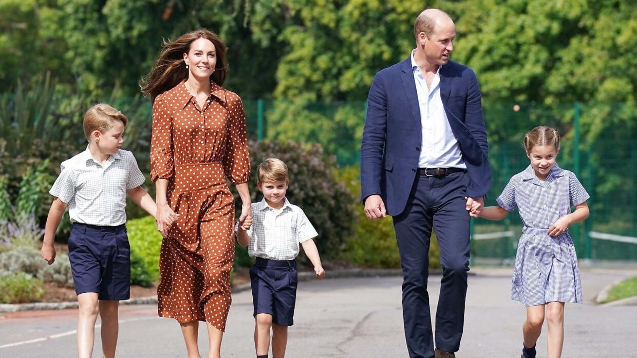 Prins George, prinsesse Charlotte og prins Louis med deres forældre. 
