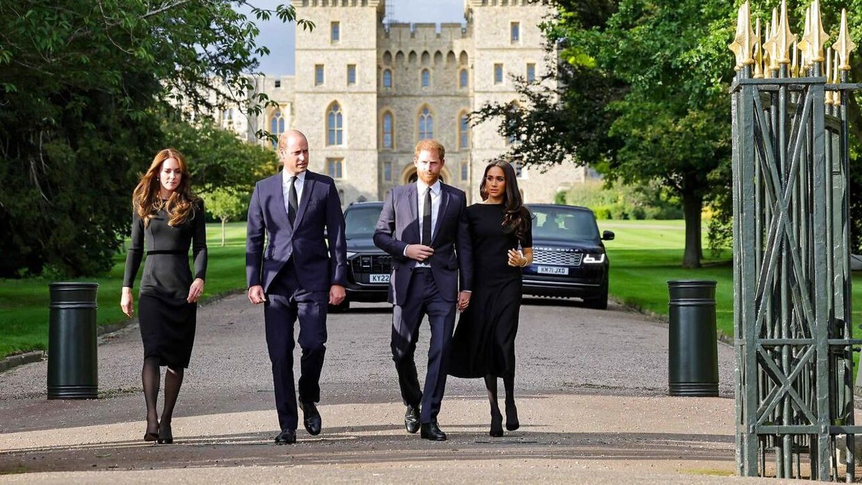 Prins William, prinsesse Kate, prins Harry og hertuginde Meghan rydder de britiske forsider søndag efter den historiske genforening lørdag i Windsor.