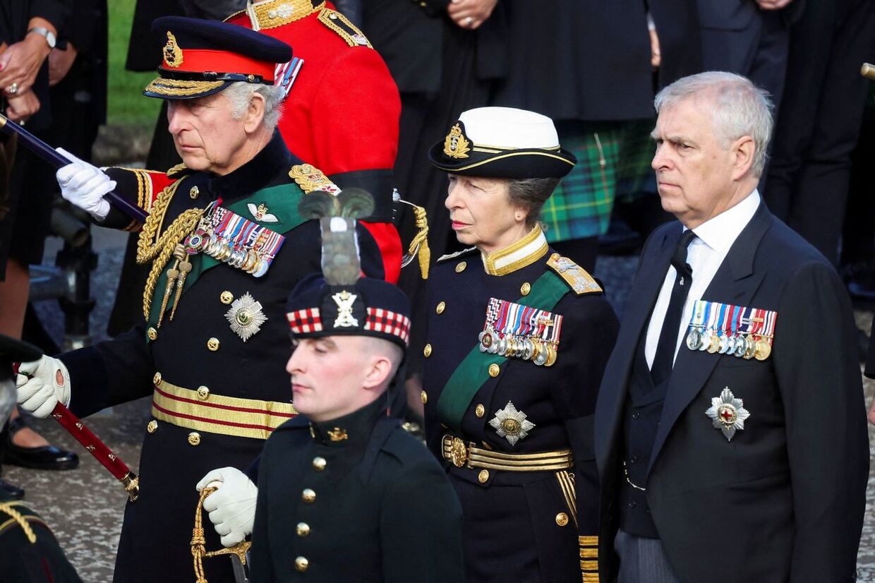 Her ses kong Charles, prinsesse Anne og prins Andrew under turen i Skotland.