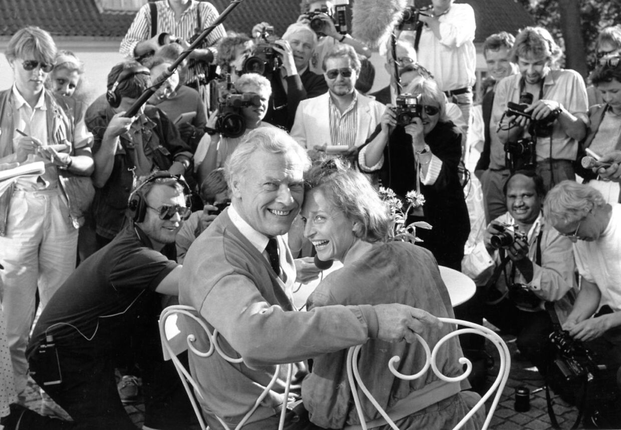 Statsminister Poul Schlüter og Anne Marie Vessel fotograferet i 1989, da de offentliggjorde deres forlovelse.