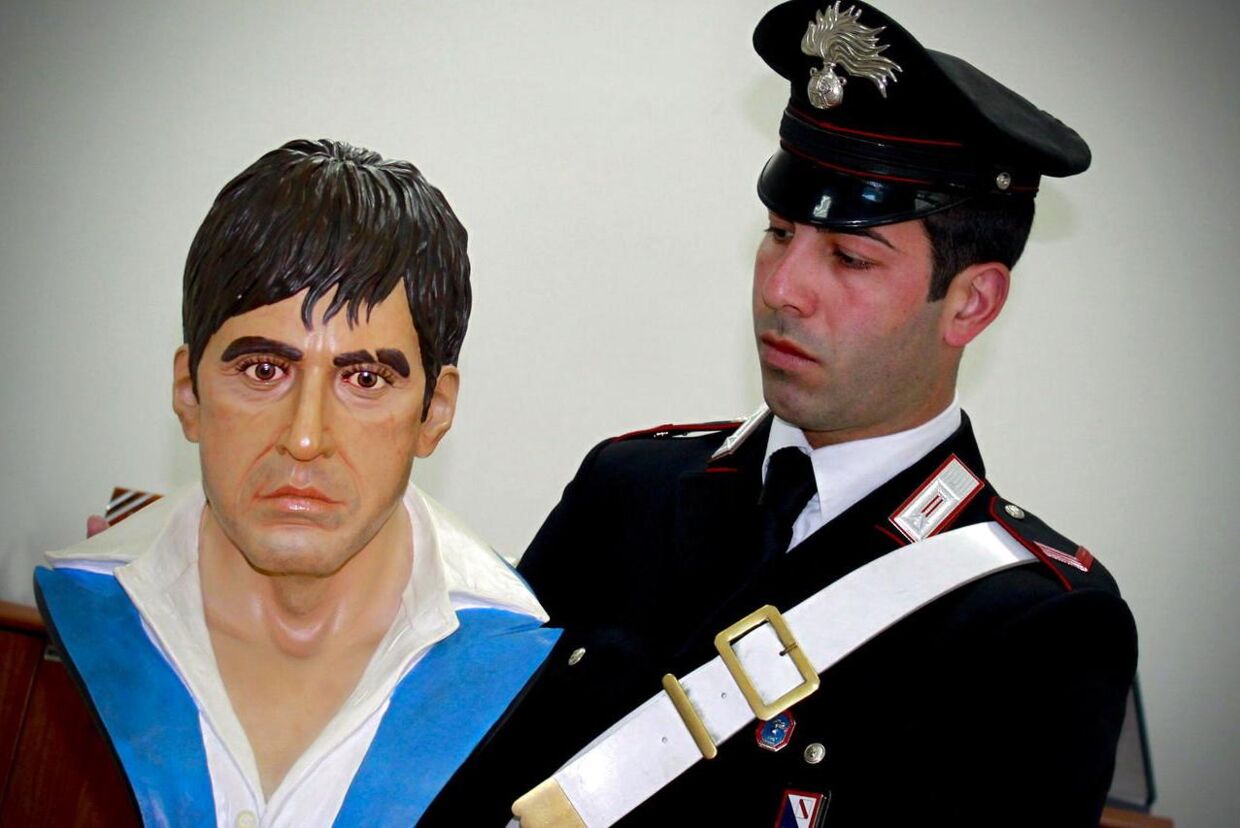 Al Pacino har fået den utvivlsomme ære at blive udødeliggjort i porcelæn - og nu konfiskeret.&nbsp;