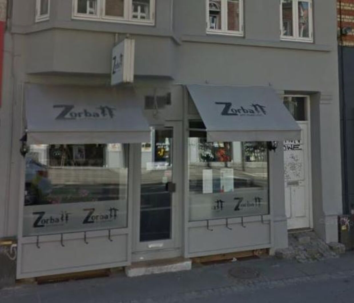 Natten til fredag var der indbrud på Restaurant Zorba i Aarhus. Ejeren tog herefter sagen i ejen hånd, og havde sine ting igen senere samme dag.