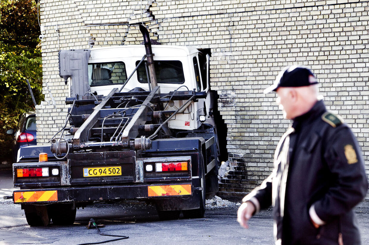En 17, 5 ton tung lastbil uden fører kørte i 2012 ind i husmuren til Bandidos-borgen på Amager i krydset ved Amager Landevej og Løjtegårdsvej.