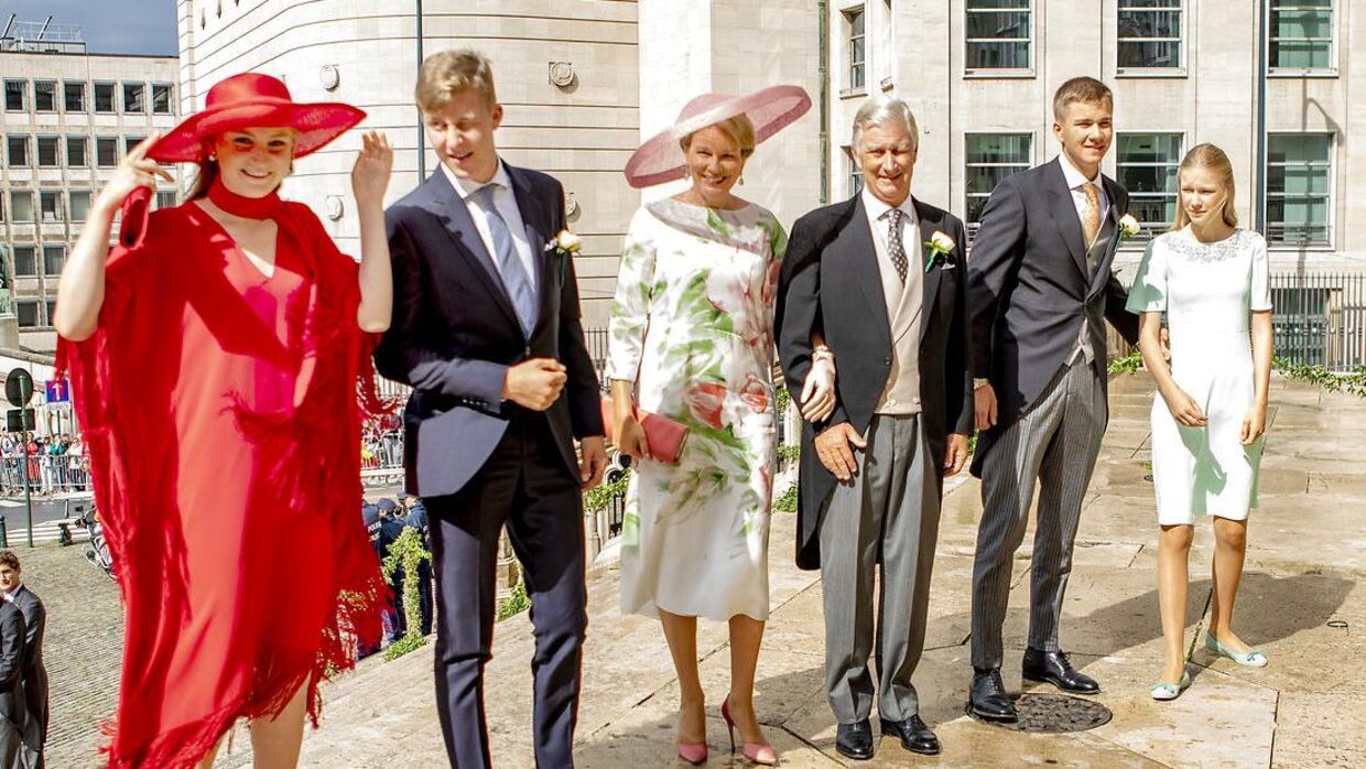 Belgiske kong Philippe, dronning Mathilde, kronprinsesse Elisabeth, prinsesse Gabriel, prins Emmanuel og prinsesse Eleonore.
