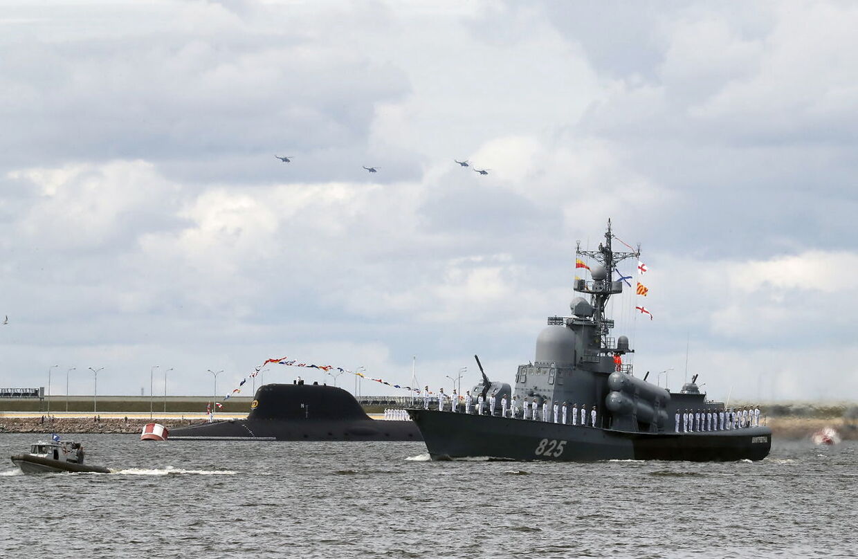 En russisk atomdreven angrebs-atom-ubåd i havn 