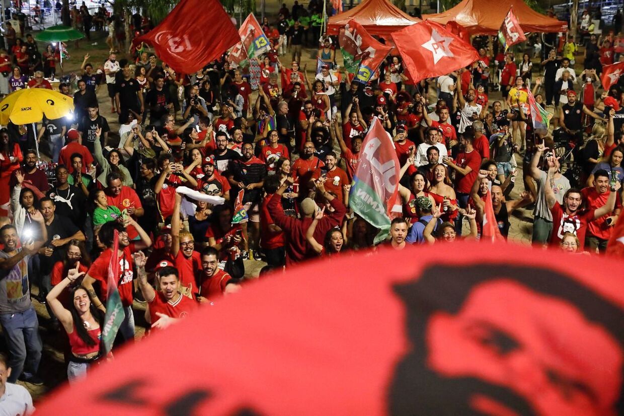 Lula-tilhængere fejrer sejren i første valgrunde. 