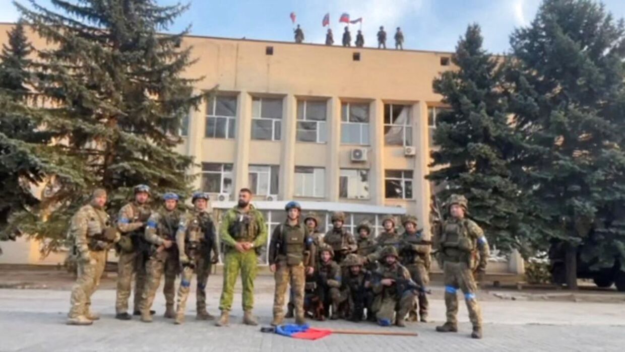 Ukrainske soldater fejrede i weekenden, at de havde generobret Lyman i Østukraine.