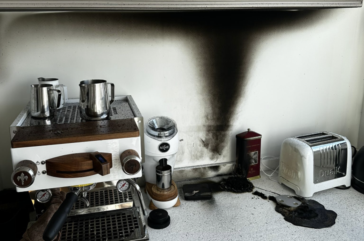 En oplader eksploderede i Fuglsang-familiens køkken.