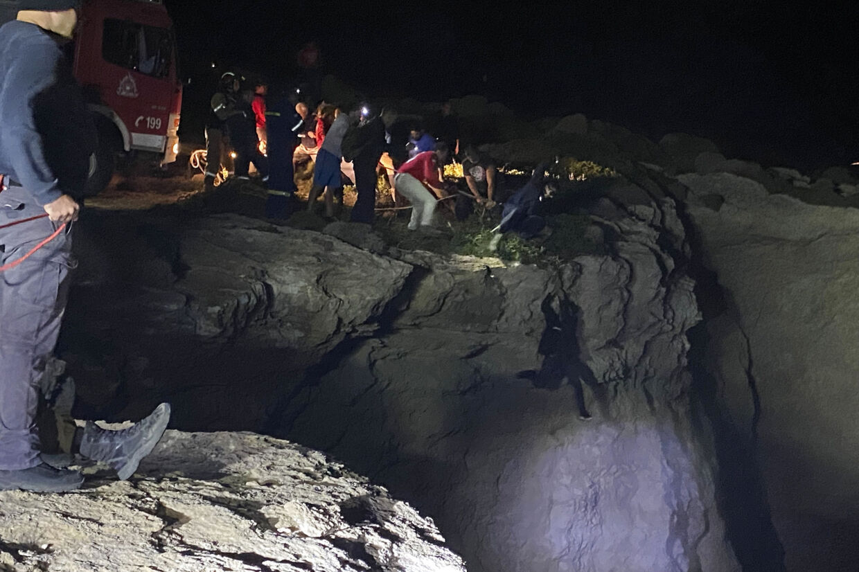 En større redningsoperation ses her nær øen Kythira, hvor en af to bådulykker i Grækenland siden onsdag har fundet sted. Ippolytos Prekas/Ritzau Scanpix