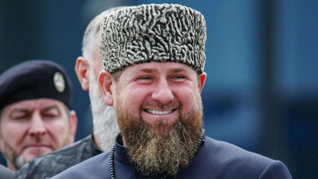 Ramzan Kadyrov fotograferet under en militærparade i Moskva.