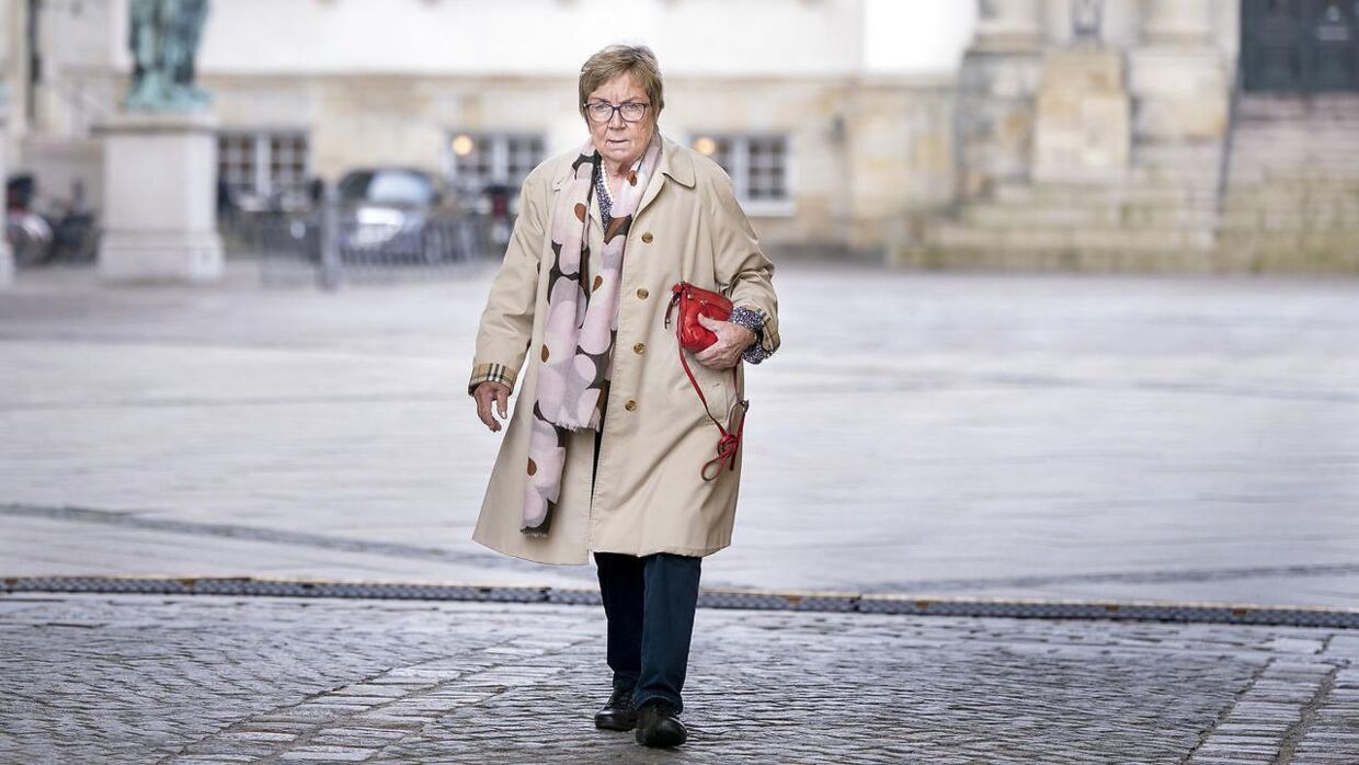 Her ses Radikales Marianne Jelved ankomme til gudstjeneste i Christiansborg Slotskirke i København, tirsdag den 4. oktober 2022.. (Foto: Liselotte Sabroe/Ritzau Scanpix)