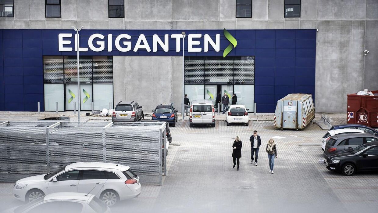 Nyt shopping-center i Herlev. 31. oktober 2015 åbner det nye BIG shopping-center.De sidste forberedelser er i gang på området. Sted: Herlev Hovedgade, København. Elgiganten.