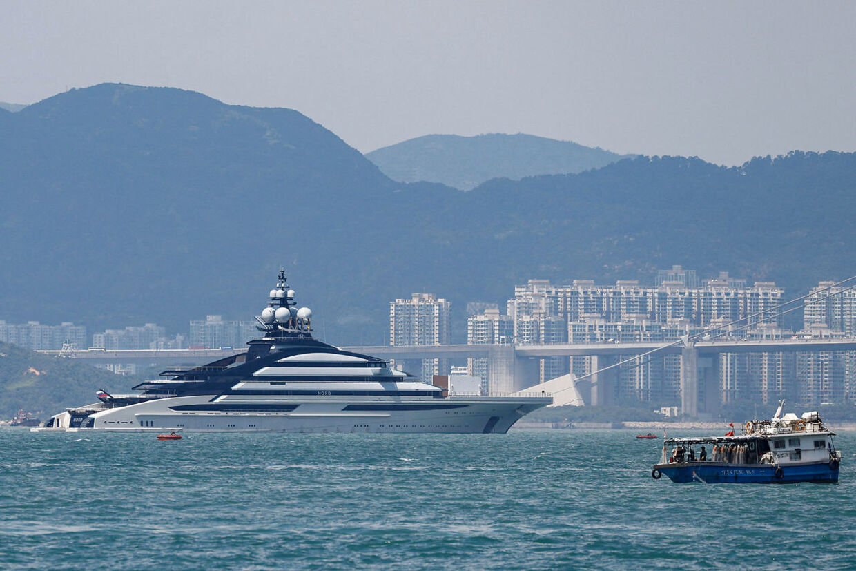 Nord ejes af den sanktionerede russiske oligark Alexei Mordashow. Her er den på vej ind i havnen i Hongkong.