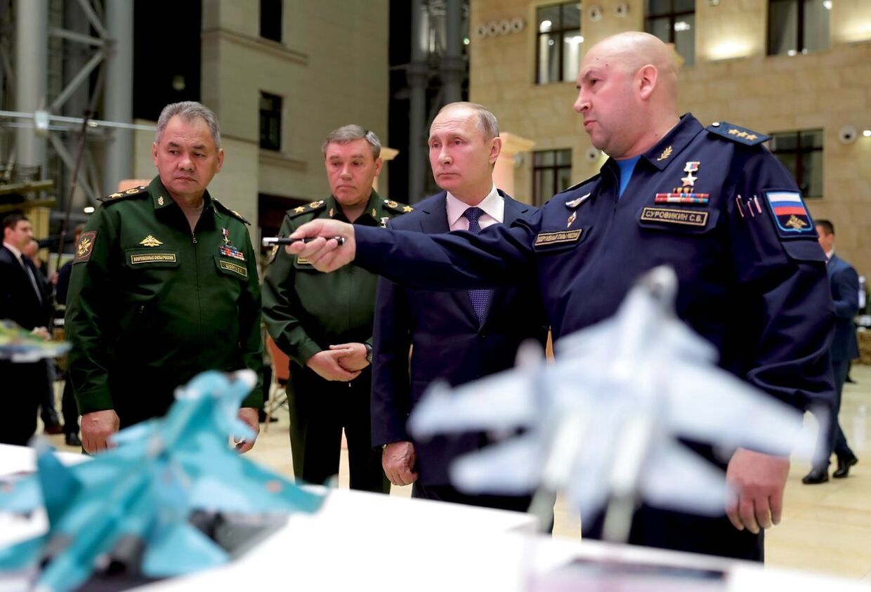Her ses Vladimir Putin ved siden af Sergej Surovkin i 2018.