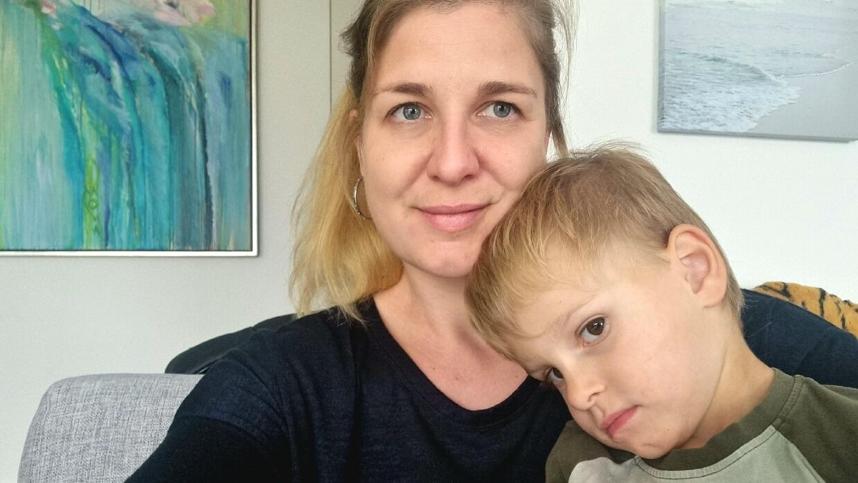Julie Espenhain er meget bekymret for sin søns fremtid. Derfor kræver hun og 192 andre forældre nu svar.