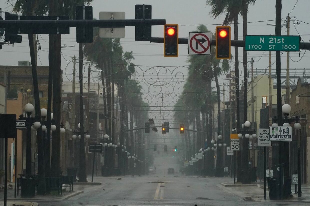 Vinden og regnen tog til da orkanen Ian gik i land ved Tampa i Florida den 28. september 2022.