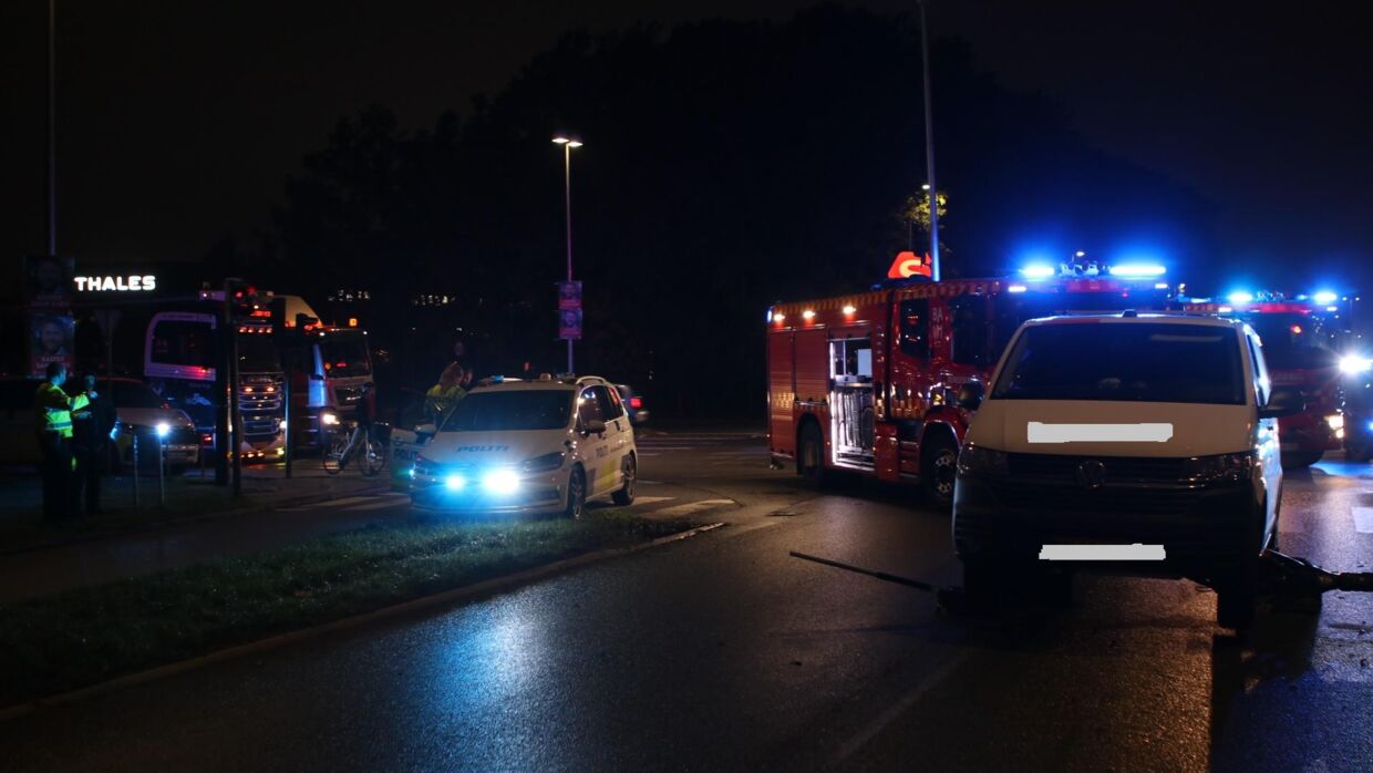 Onsdag morgen er krydset Malmparken/ Ballerup Byvej ved København spærret. En person er blevet påkørt.