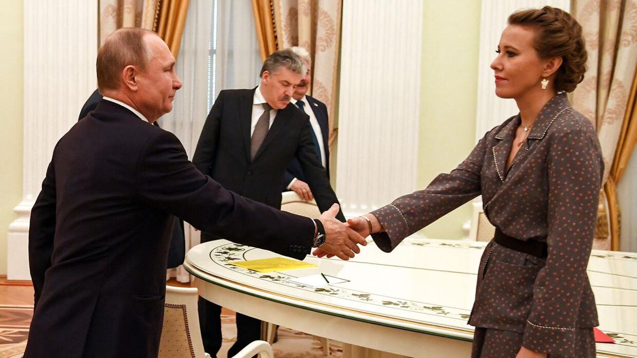 Arkivfoto af Ksenija Sobtjak sammen med Vladimir Putin i 2018.