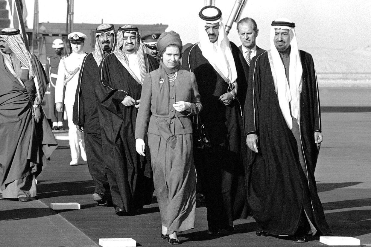 Den royale yacht Britannia var dronning Elizabeths skib, og det bragte kongefamilien rundt om i verden. Eksempelvis som her i 1979, hvor dronningen ankom til Bahrain med yachten til officielt besøg hos emiren af golfstaten, Sheik Isa Bin Sulman Al-Khalifa.