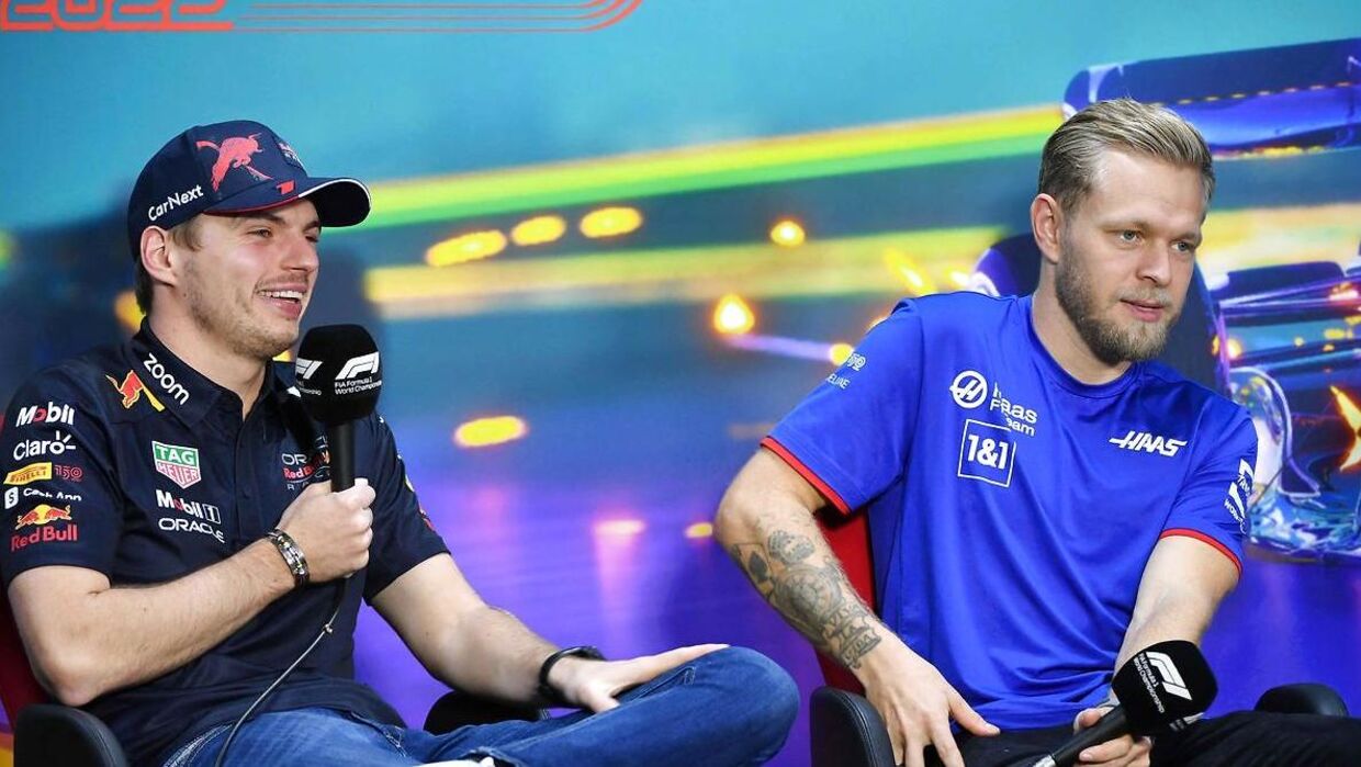 Max Verstappen og Kevin Magnussen til pressemødet i Brasilien.