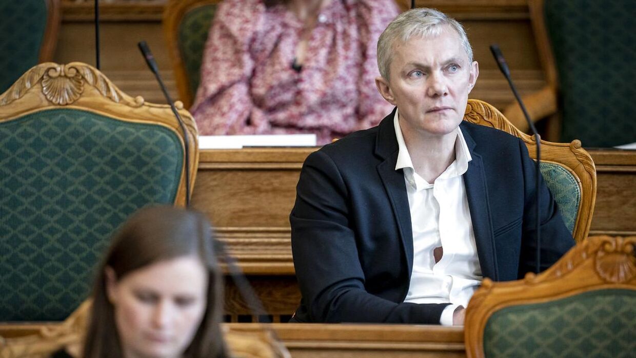 Sjúrdur Skaale er med sit ene ud af de to færøske mandater med til at sikre et rødt flertal.
