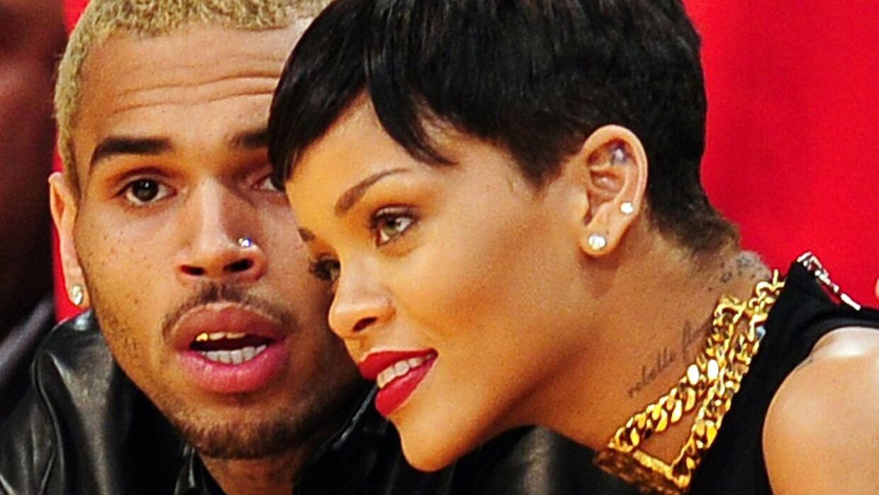 Chris Brown og Rihanna dannede par fra 2008 og frem til februar 2009, hvor han blev arresteret for at have været fysisk voldelig overfor hende forud for årets Grammy Awards.