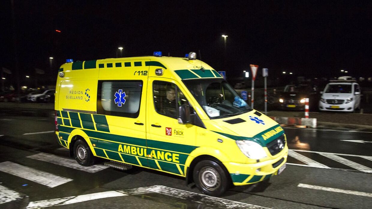 Færre ambulancer når frem indenfor de første fem minutter, og det er i hele Danmark, den er gal.
