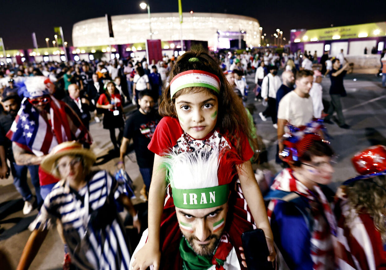 USA skulle være Den &gt;Store Satan, men på stadion i Doha var der rigtig god stemning mellem iranske og ameriknske fans
