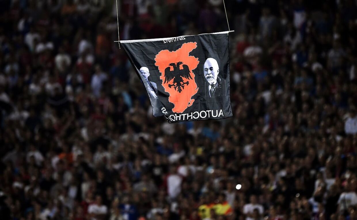 I 2014 fløj en drone ind på banen under kampen mellem Serbien og Albanien. Det resulterede i en enormt virak, da det albansk-nationalistiske flag svævede ind over banen i Beograd. Kampen blev afbrudt og udviklede sig til kaos og slagsmål.