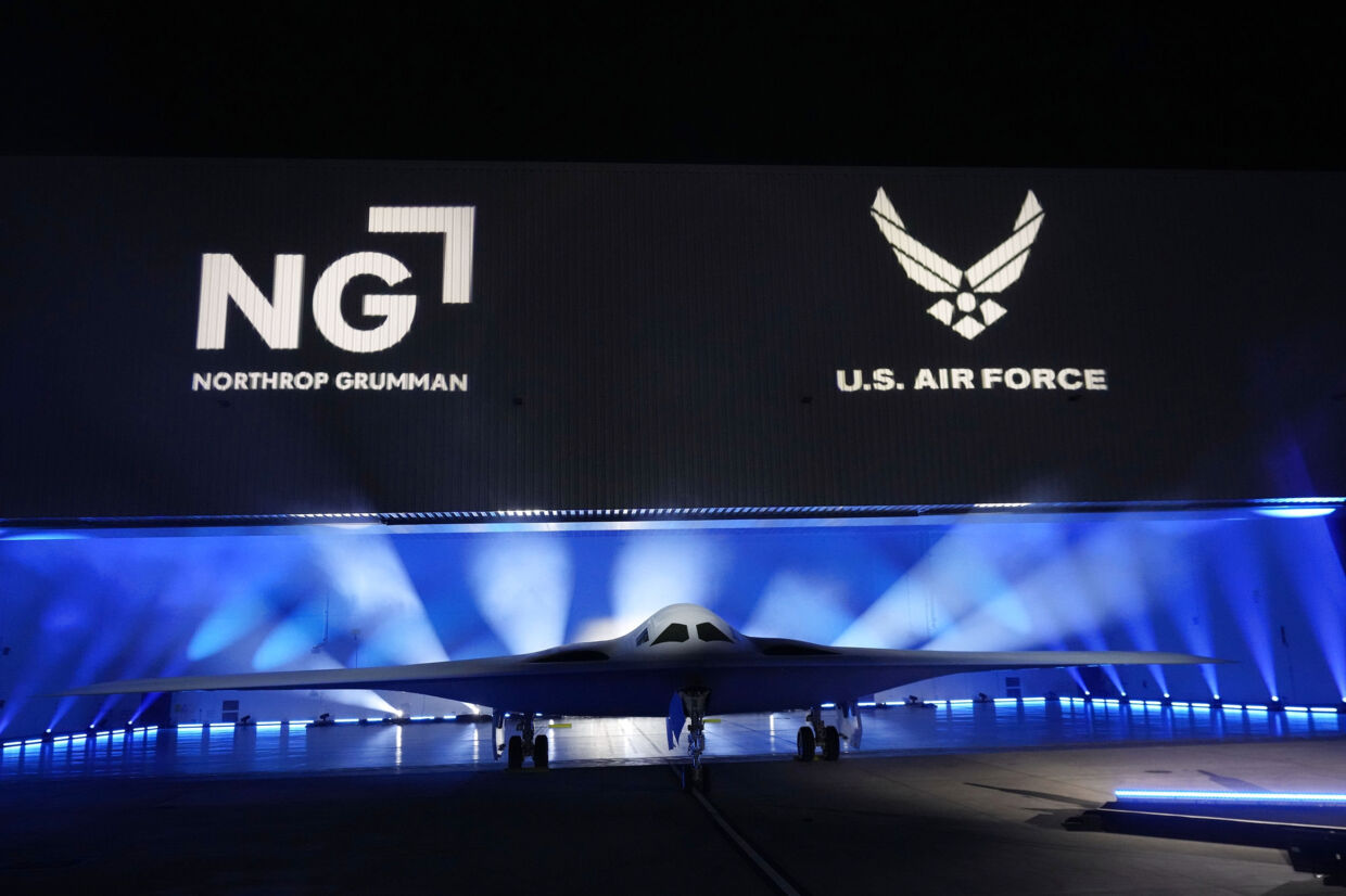Det amerikanske luftvåbens kommende fly, B-21, blev præsenteret ved en dramatisk ceremoni fredag eftermiddag amerikansk tid. Marcio Jose Sanchez/Ritzau Scanpix