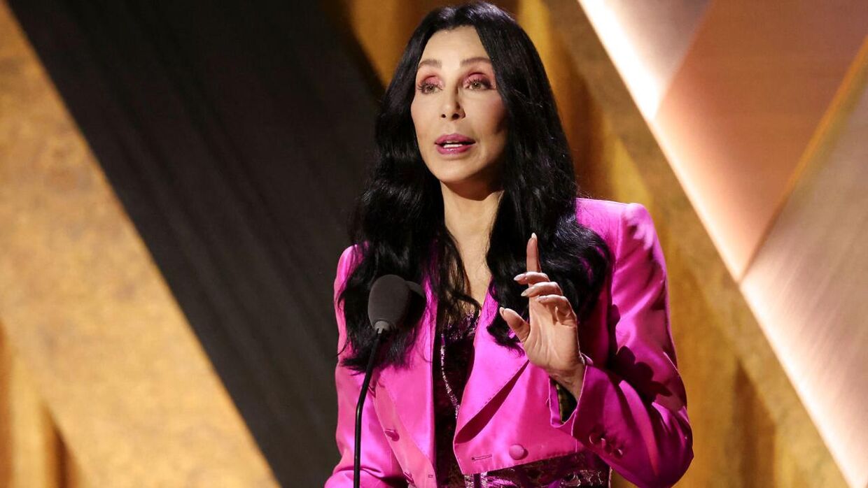 Ældre mænd og mænd på Chers egen alder har ifølge sangerinden ikke kunne lide hendes personlighed.