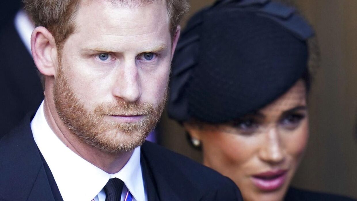 Harry og Meghan langer ud efter det britiske kongehus i ny dokumentar. 