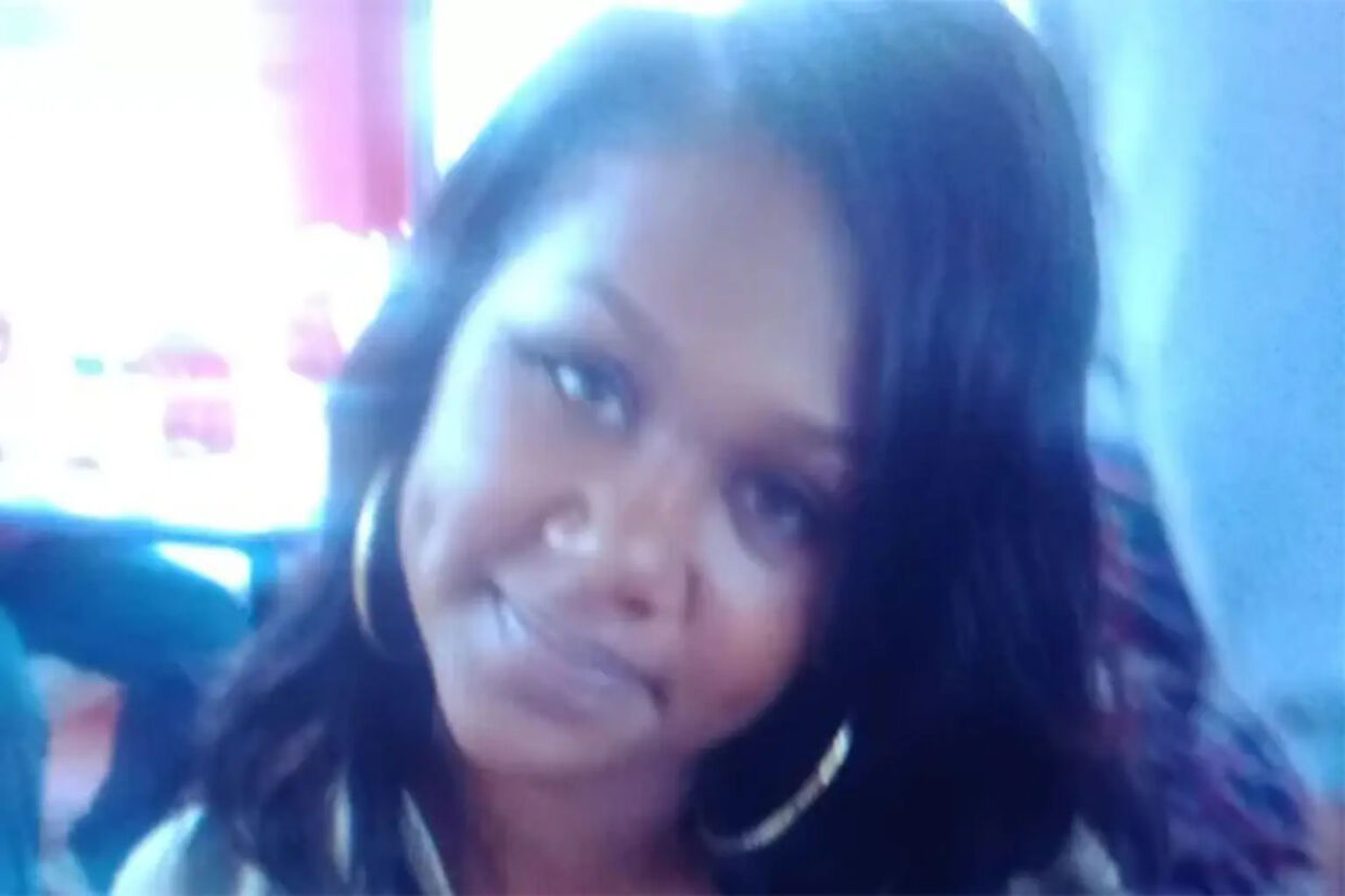 28-årige Devone Brown blev skudt og sad på forsædet af bilen hele natten.