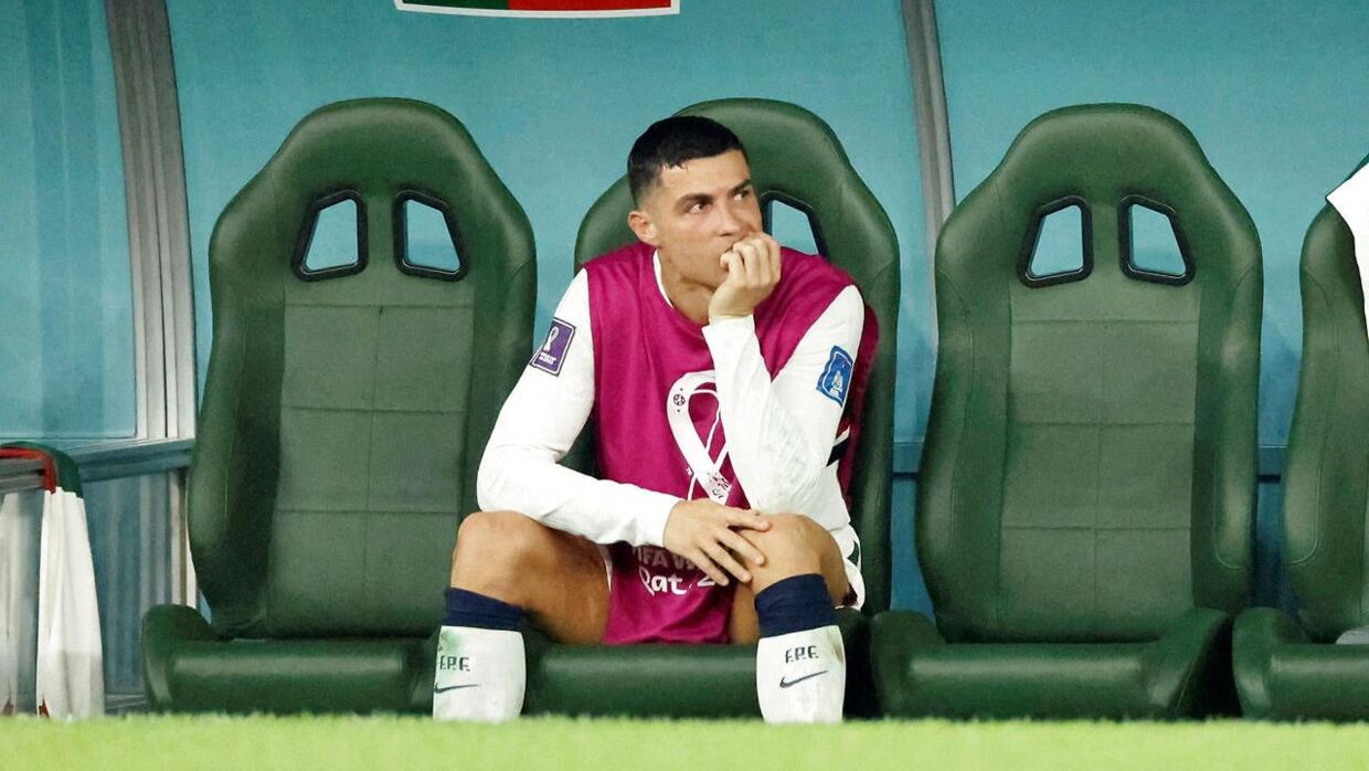 Ronaldo kan surmule ude på bænken. 