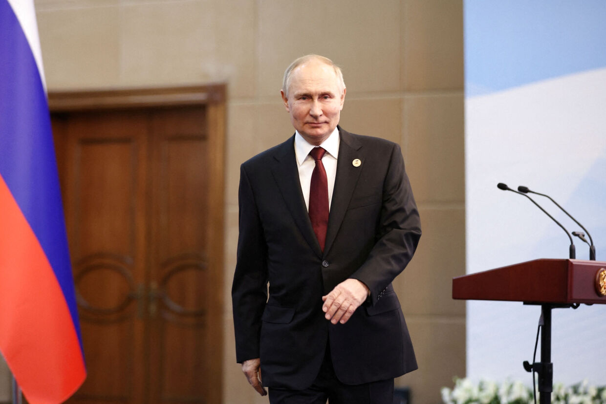 Ruslands præsident, Vladimir Putin, talte om blandt andet olie og Ukraine-krig, da han fredag var til topmøde i Bisjkek, der er Kirgisistans hovedstad. Sputnik/Reuters
