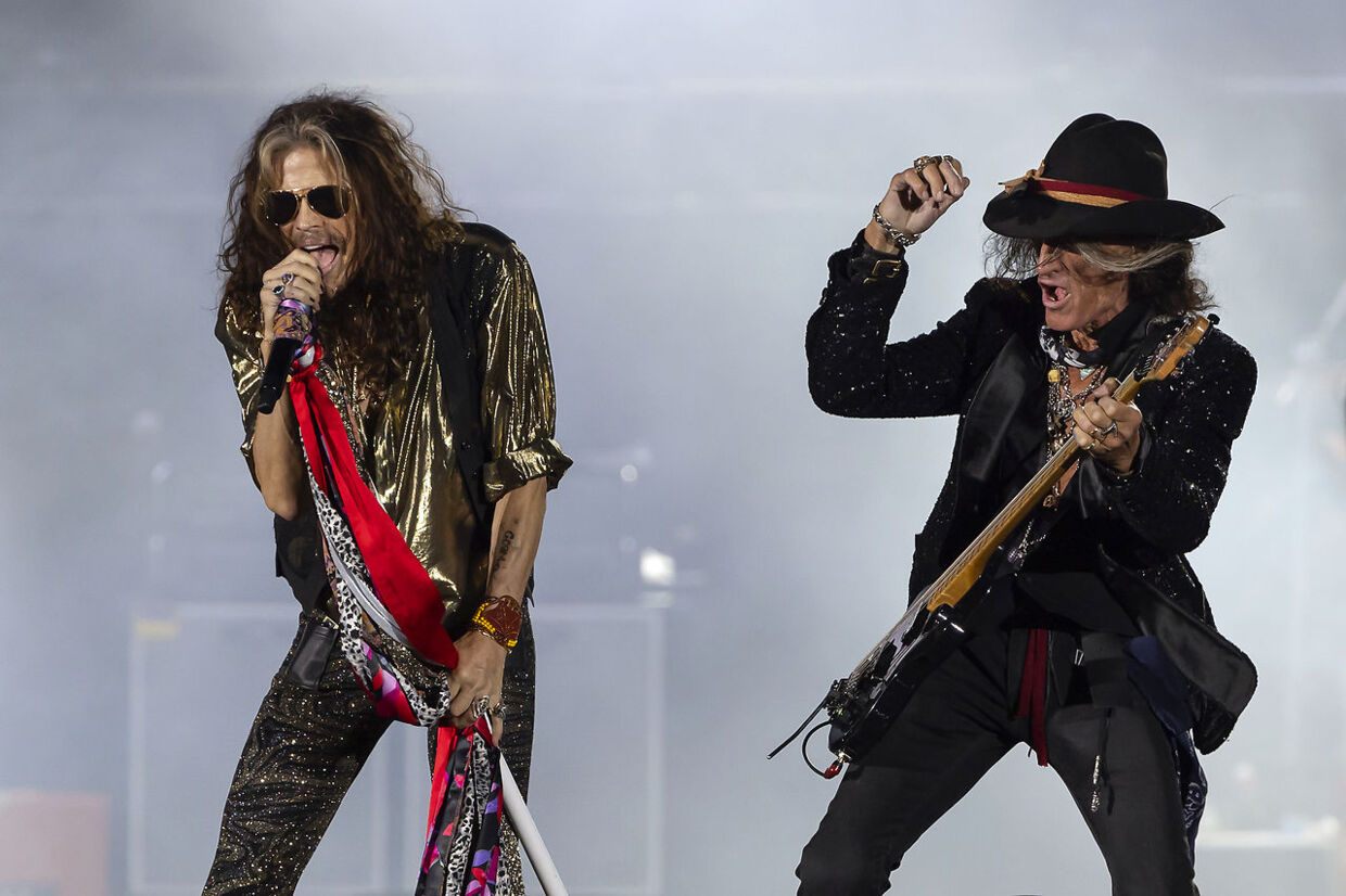 Steven Tyler og Joe Perry under koncerten i Bosten i september. Nu aflyser Aerosmith årets to sidste koncerter. Foto Winslow Townson/Invision/AP