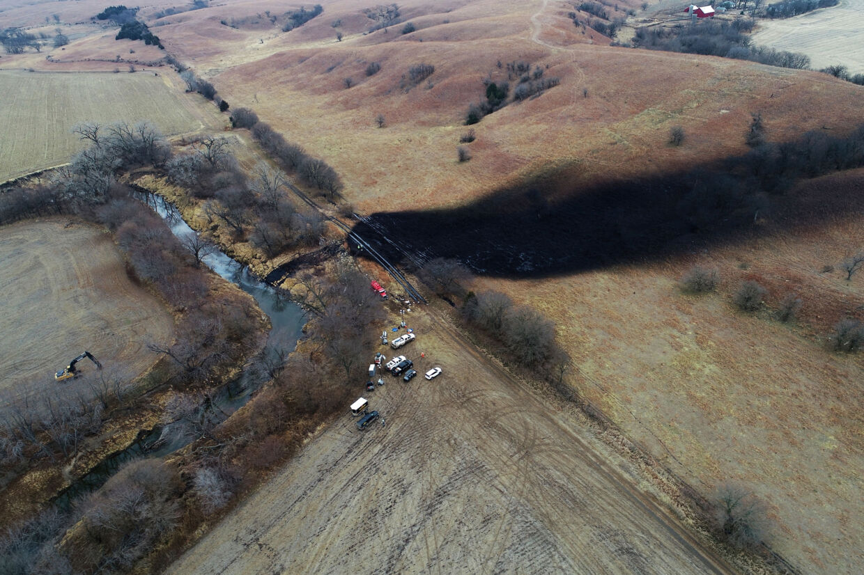 Oprensningen af et område i Kansas fortsætter efter stort olielæk. Uncredited/Ritzau Scanpix