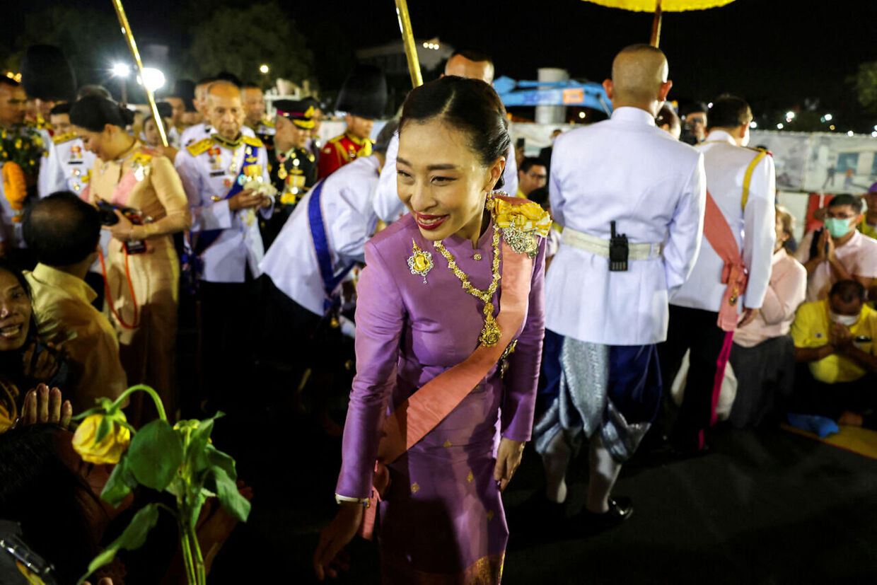 Thailands prinsesse Bajrakitiyabha siger goddag til royalisterne.