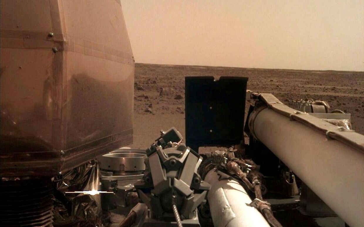 Dette foto er det berømte selfie, taget af rumskibet 'InSight' på overfladen af Mars.