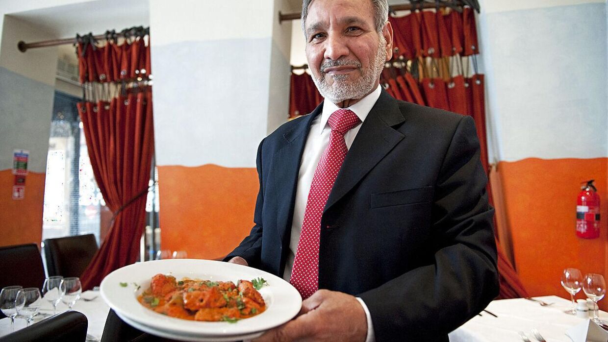 Kokken Ali Ahmed Aslam, ejer af Shish Mahal restaurant i Glasgow, døde mandag. Han skabte chicken tikka masala.