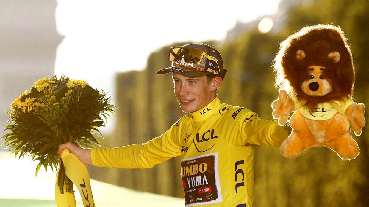 Jonas Vingegaard smadrede alt og alle i Tour de France i år, inden han kunne lade sig hylde på podiet i Paris.