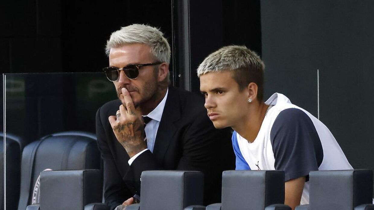 David og Romeo Beckham på tribunen under kamp mellem Inter Miami og Toronto.