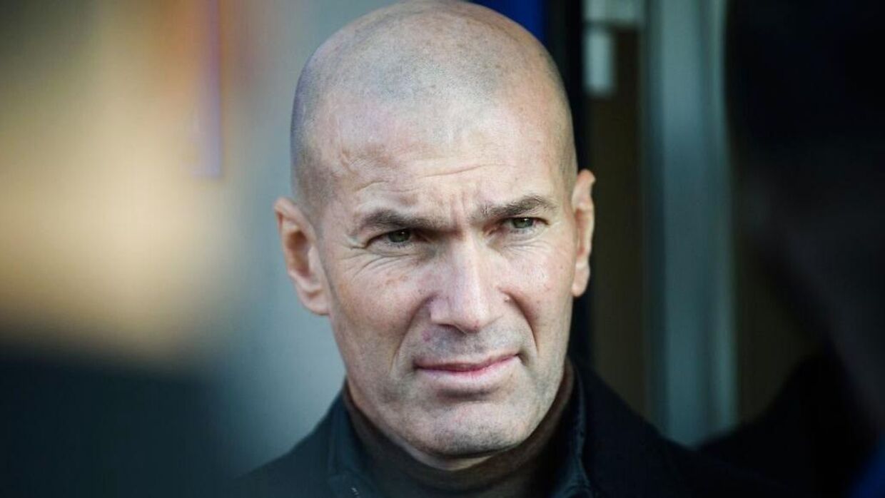 Fodboldpræsidentens udtalelser om Zinedine Zidane er centrum for dramaet.