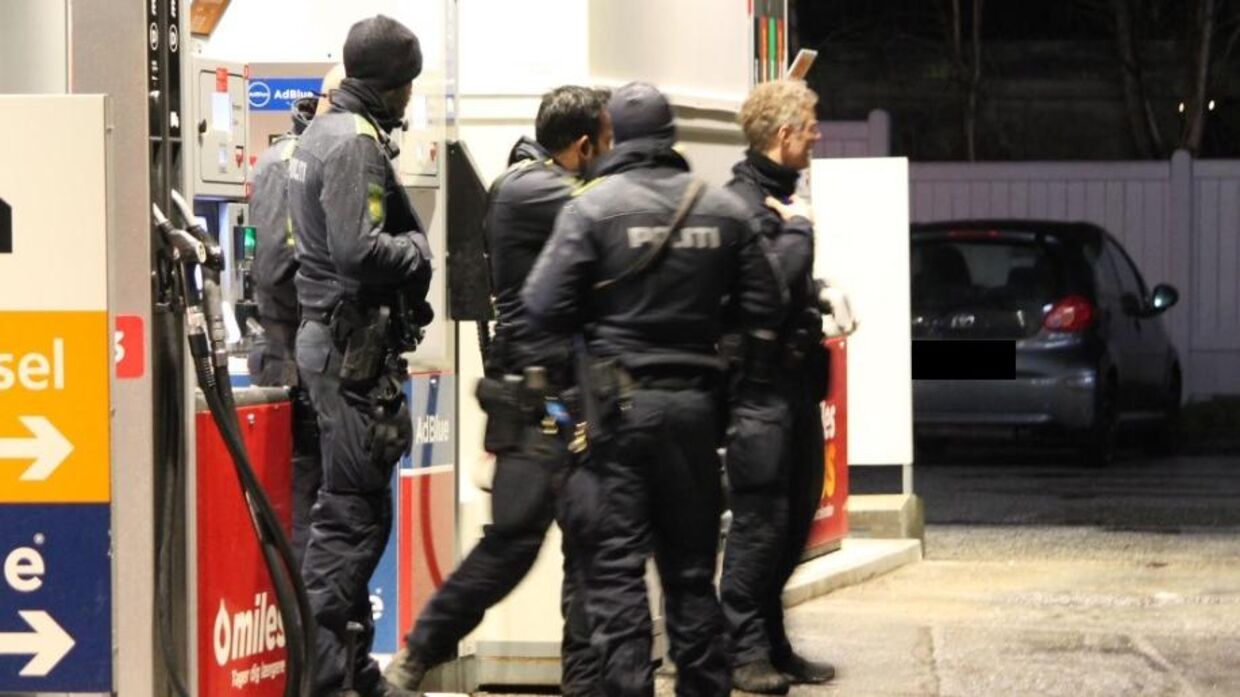 Fredag aften rykkede Østjyllands Politi massivt ud til et knivstikkeri i Tilst ved Aarhus. 