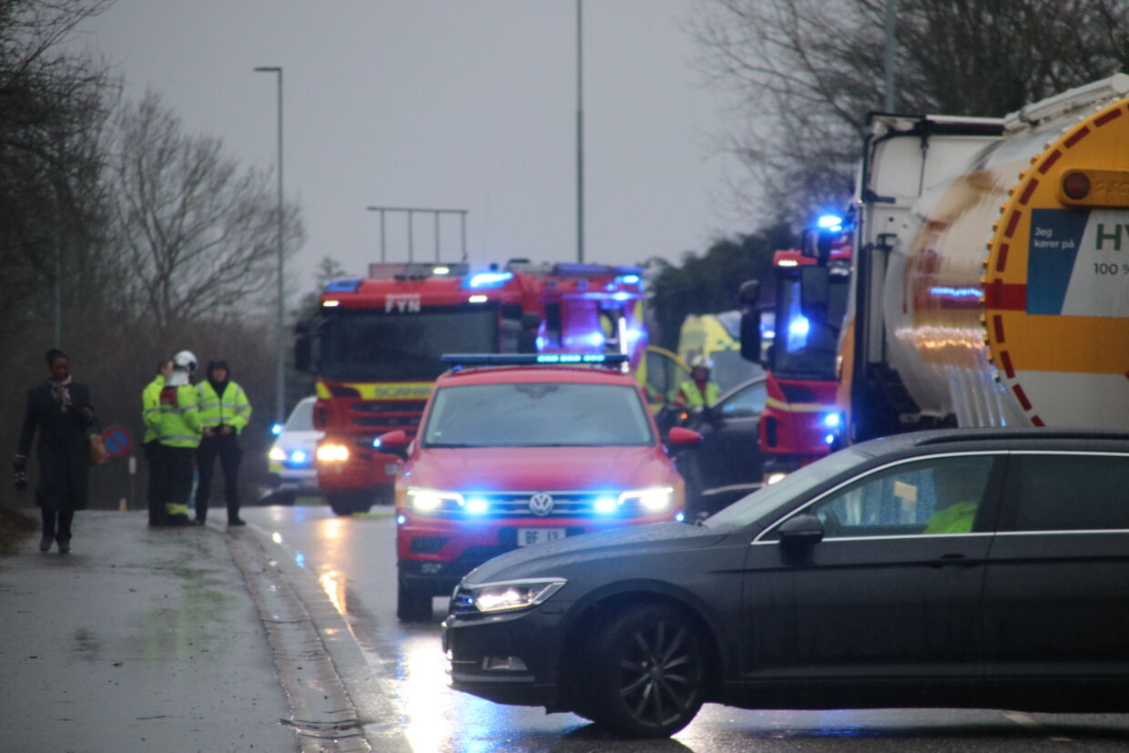 Både beredskab, ambulancefolk og politi var på uheldsstedet. Foto: Presse-fotos.dk