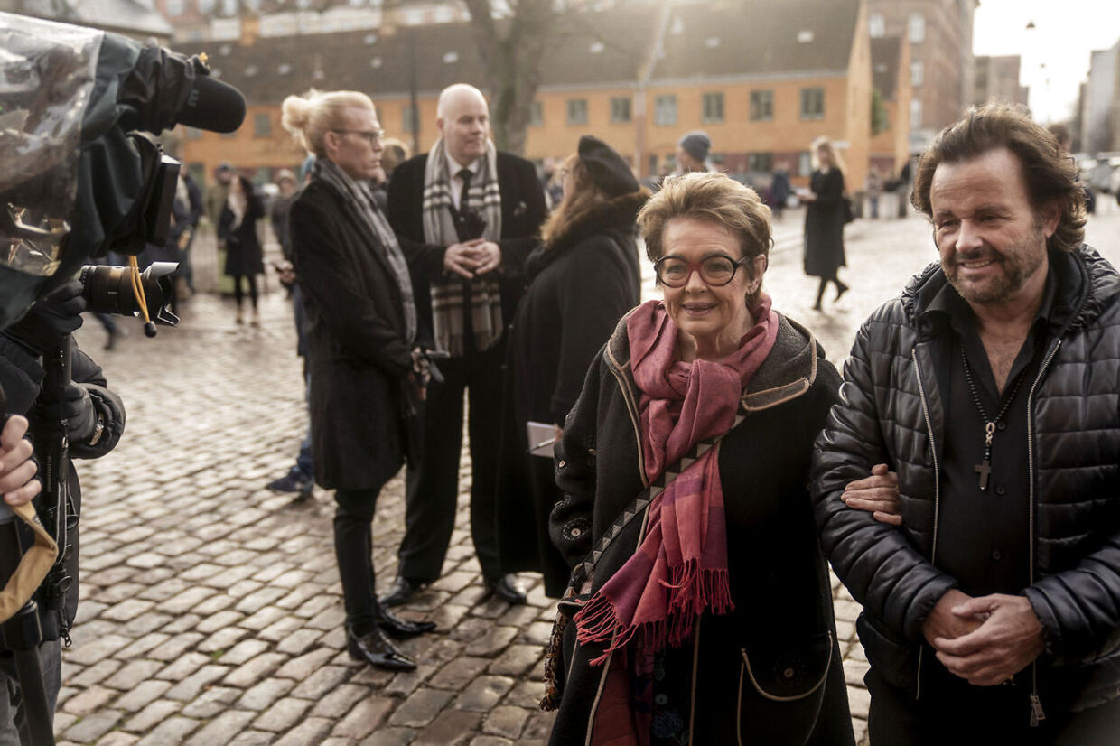Ghita Nørby og Dennis Knudsen er blandt de inviterede til det efterfølgende gravøl på Langelinie Pavillonen i København.